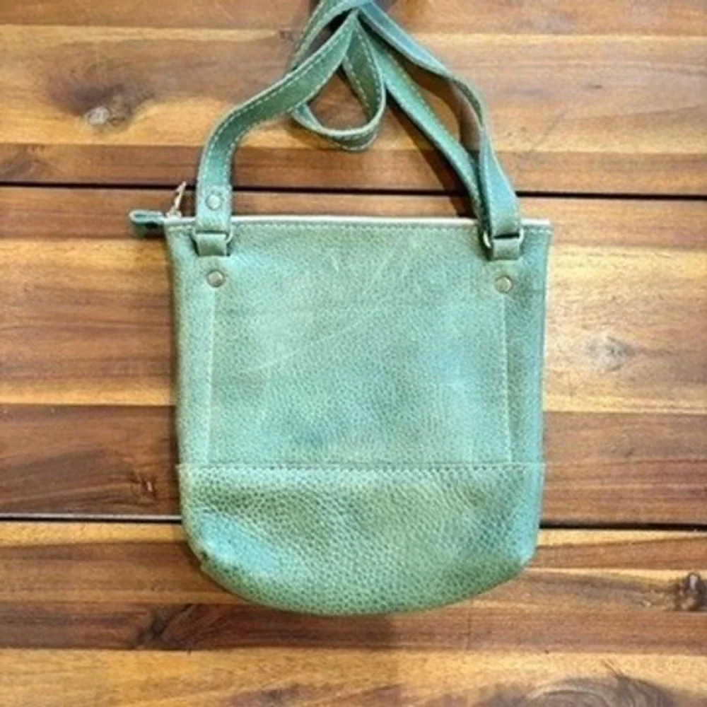 Portland Leather Festival Crossbody Green Pebbled Leather Minimalist Boho Bag - Picture 4 of 7